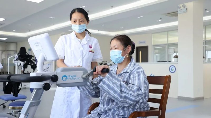 2025年护工价格表，藏着哪些行业信号