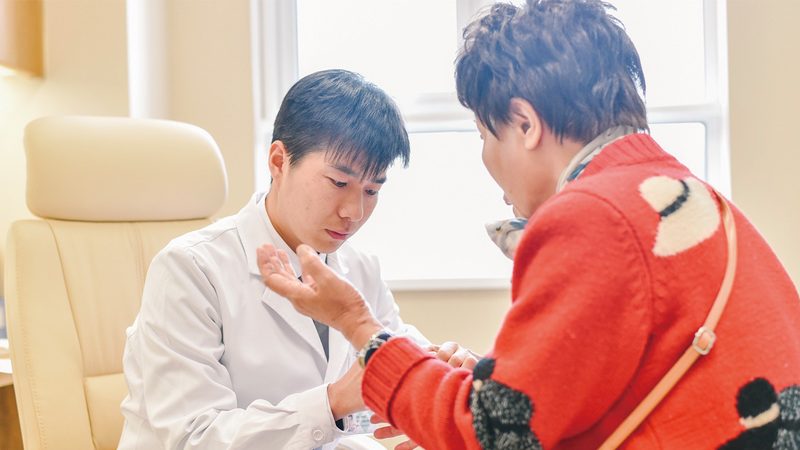 老年康复护理中心加盟，如何规避潜在风险？**