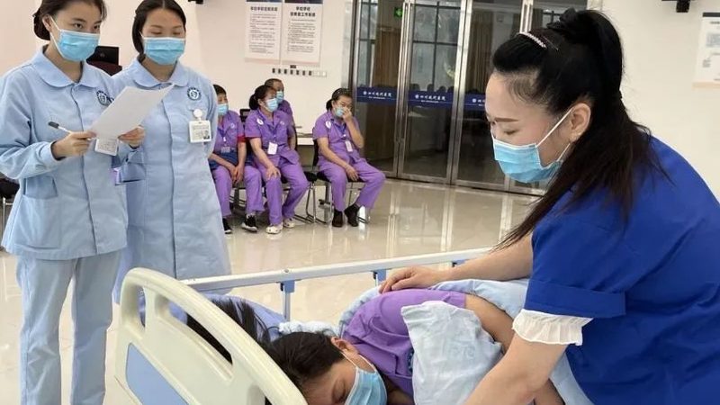 小型社区养老服务中心加盟，如何选择合适条件？**