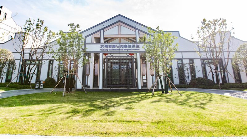 一本优秀的社区养老护理员培训教材，应涵盖以下内容：